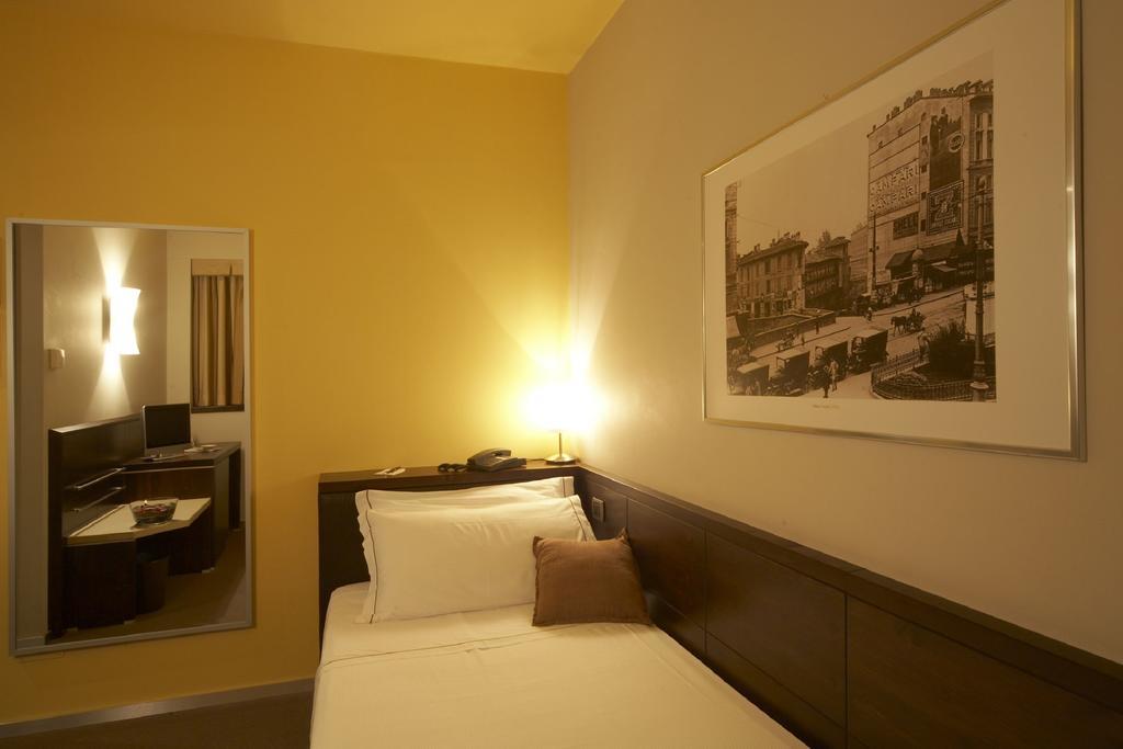 Hotel Montini Linate Airport Peschiera Borromeo Habitación foto